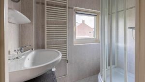 Verhuellweg before renovation - bathroom 1