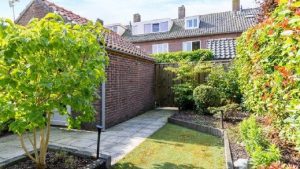 Verhuellweg before renovation - garden 3