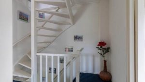 Verhuellweg before renovation - hallway up 1